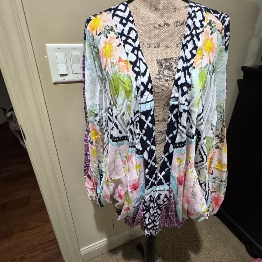 SAACHI Monochrome Geometric Kimono